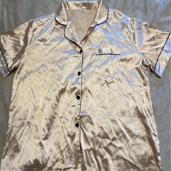 Champagne 2pc silk pajama set 🥂 - Picture 2 of 8